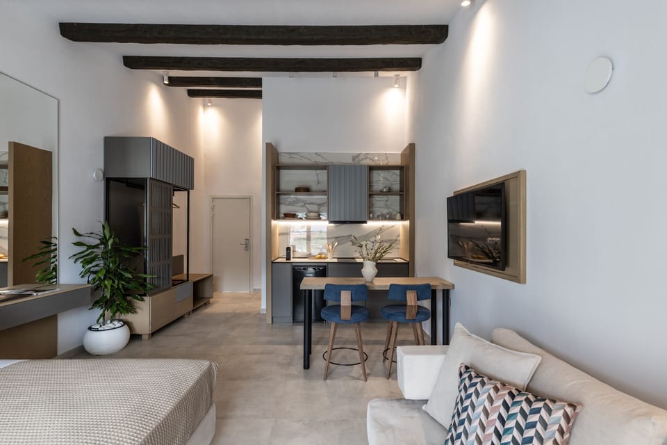 Junior Suite | In-room safe, soundproofing, iron/ironing board, free WiFi