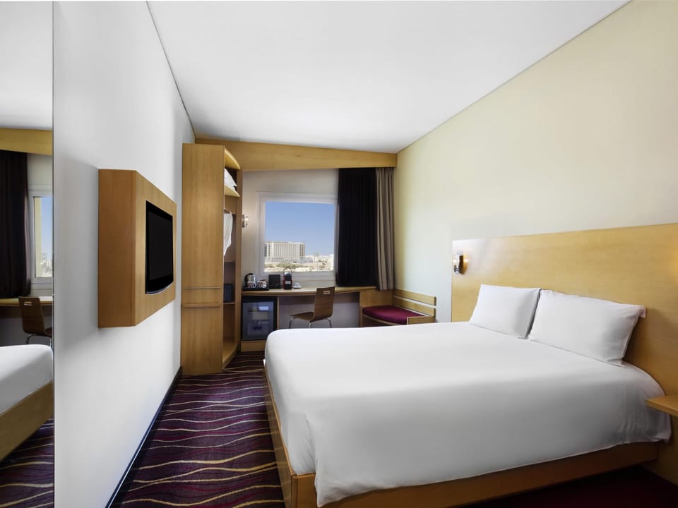 Premium bedding, minibar, in-room safe, desk