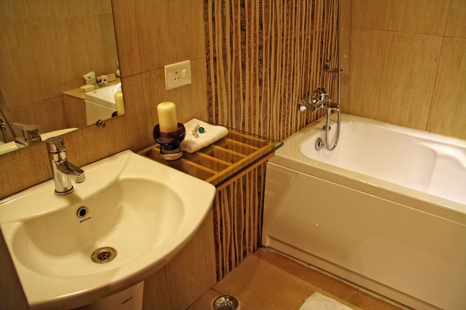 Bandook Babu Kothi | Bathroom | Shower, rainfall showerhead, free toiletries, hair dryer (on request)