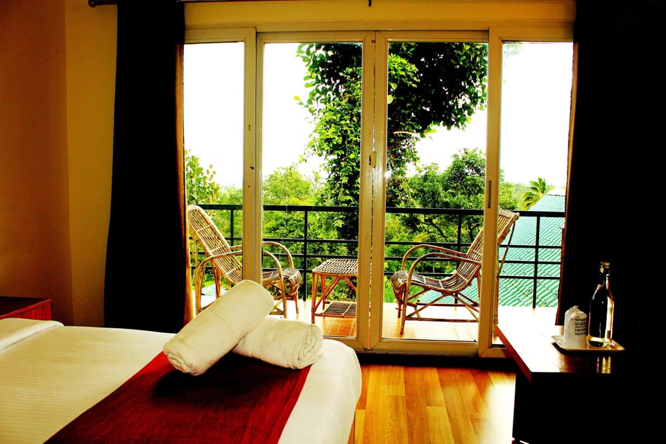 Super Deluxe Cottage | Premium bedding, down comforters, pillowtop beds, desk