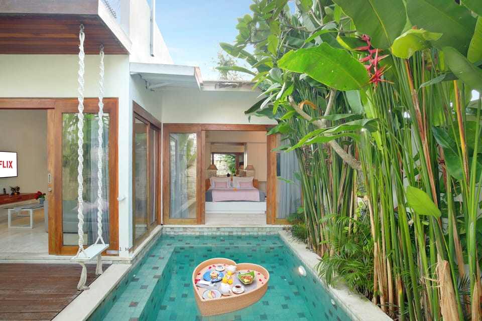 Indoor/outdoor pool