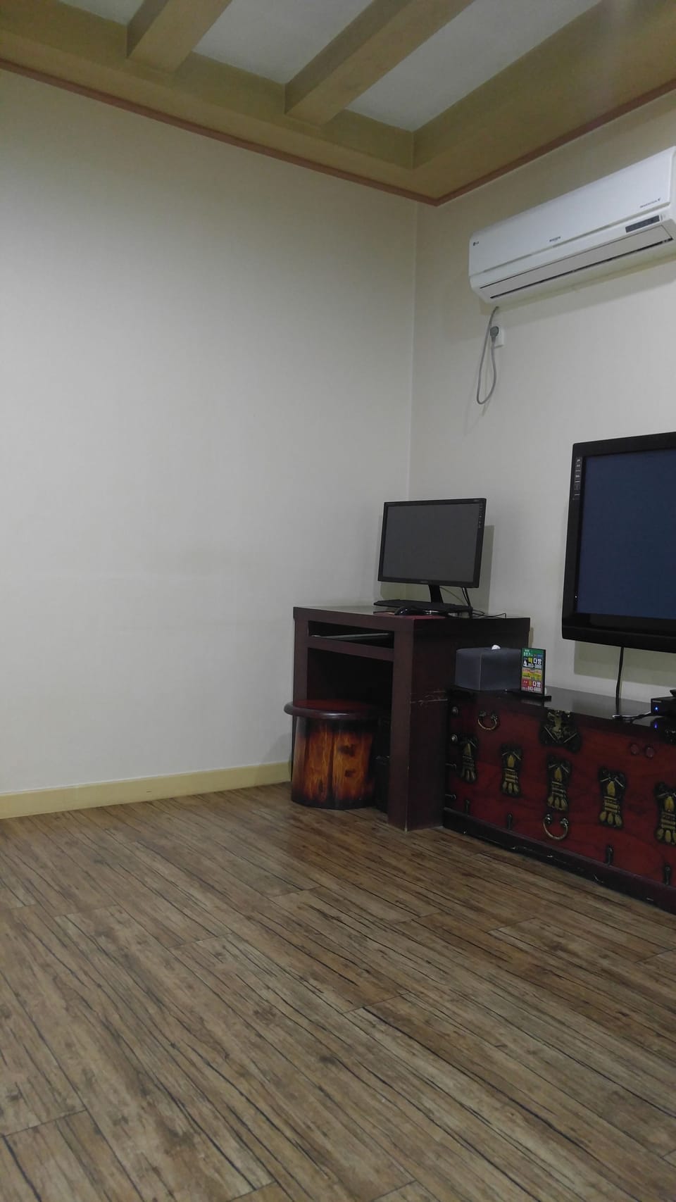 Room | Blackout drapes, free WiFi, bed sheets