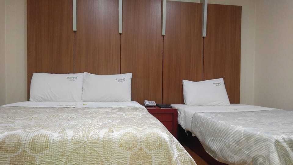 Deluxe Room | Blackout drapes, free WiFi, bed sheets