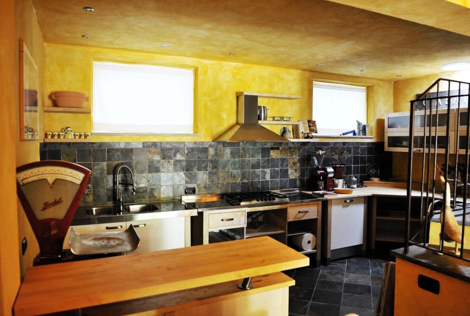 Stovetop, dishwasher, electric kettle