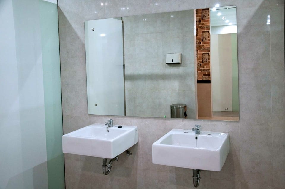 Bathroom sink