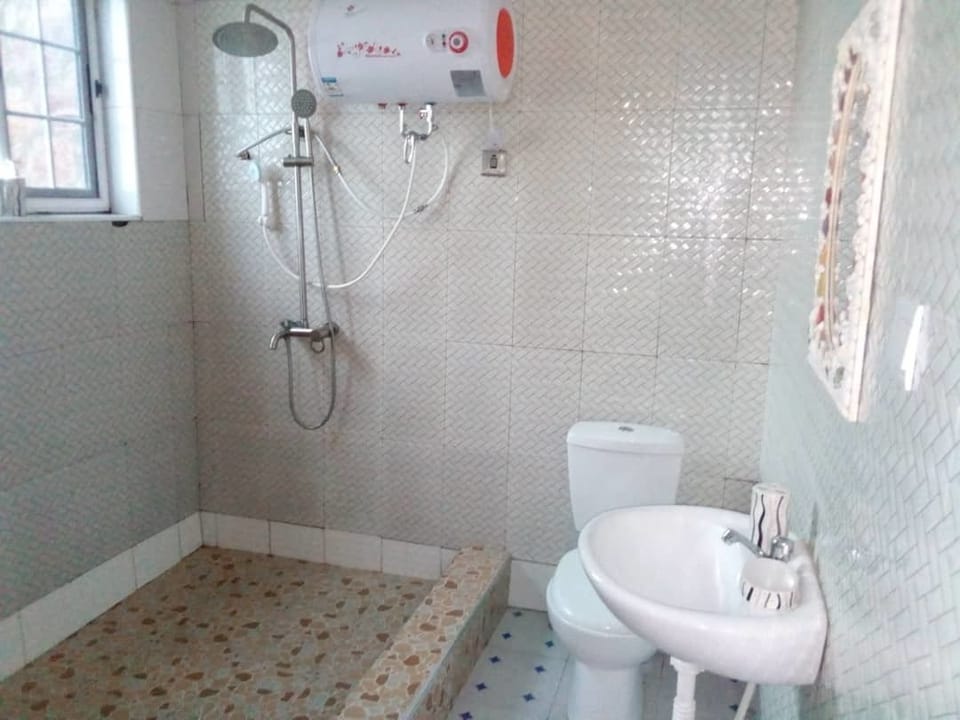 Economy Apartment, 1 King Bed, Non Smoking | Bathroom | Combined shower/tub, deep soaking tub, free toiletries