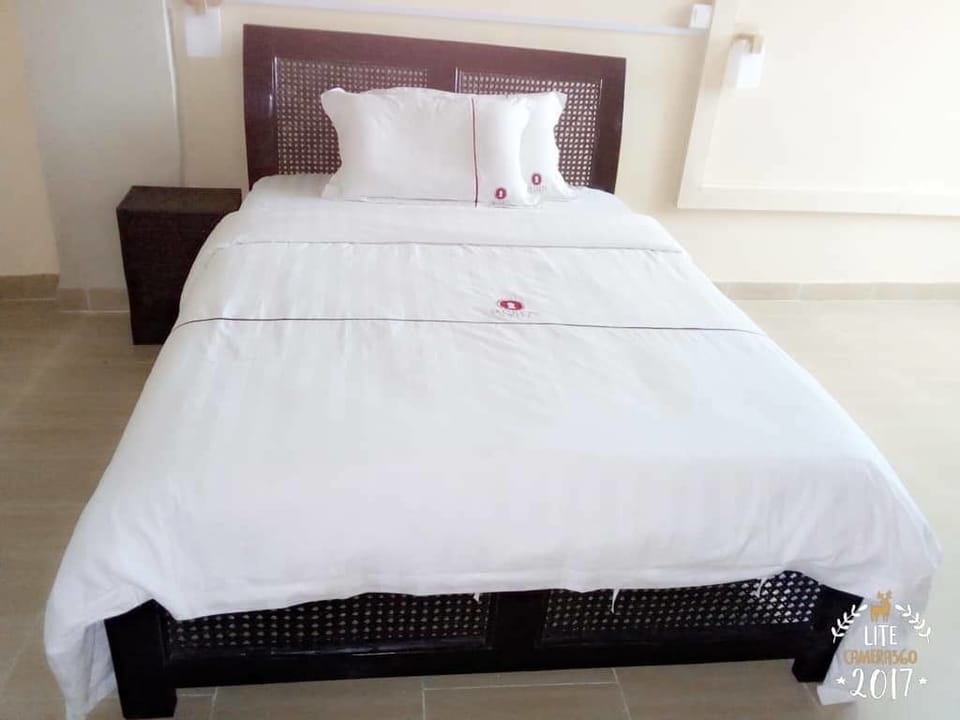 Economy Single Room, 1 Queen Bed, Non Smoking | Desk, WiFi (free)