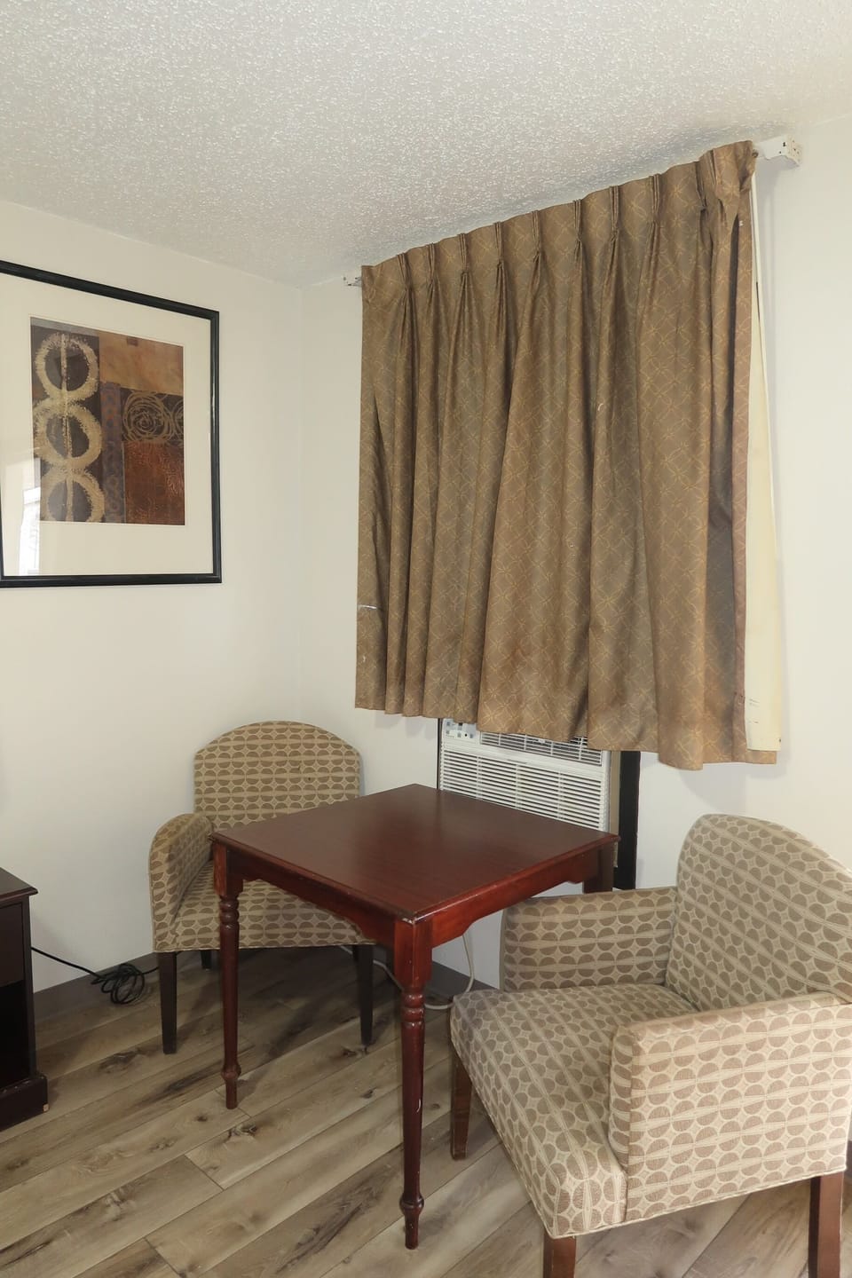 Standard room , 1 King bed. | Blackout drapes, soundproofing, iron/ironing board, free WiFi