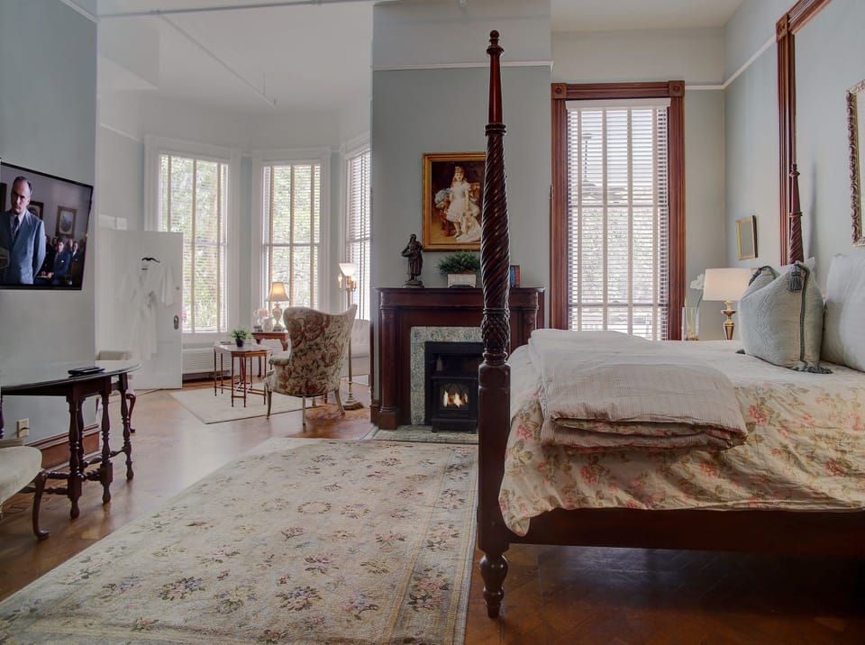 Taylor | Iron/ironing board, WiFi (free), bed sheets