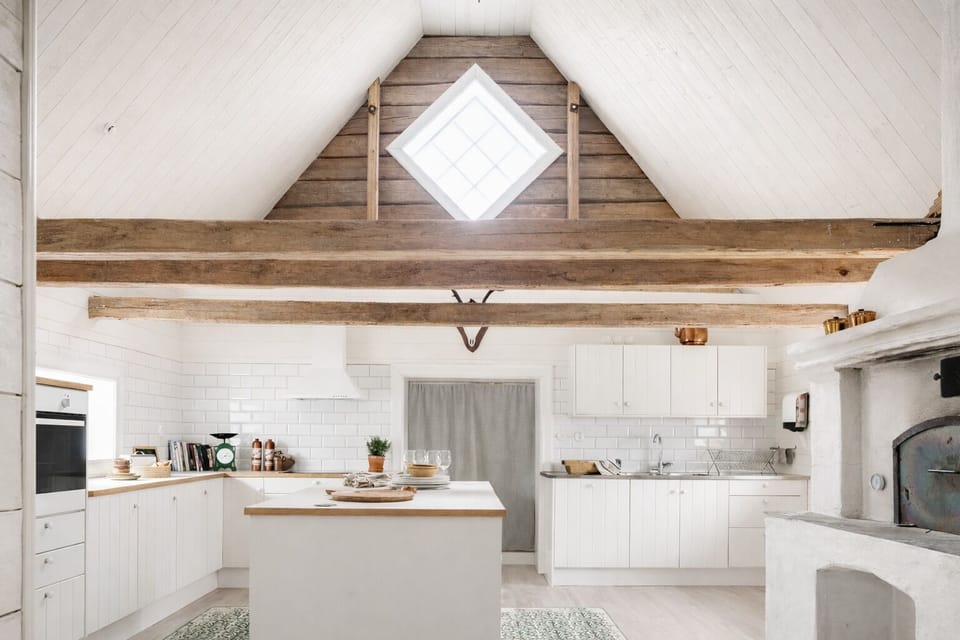 Superior House | Private kitchen | Fridge, microwave, stovetop, coffee/tea maker