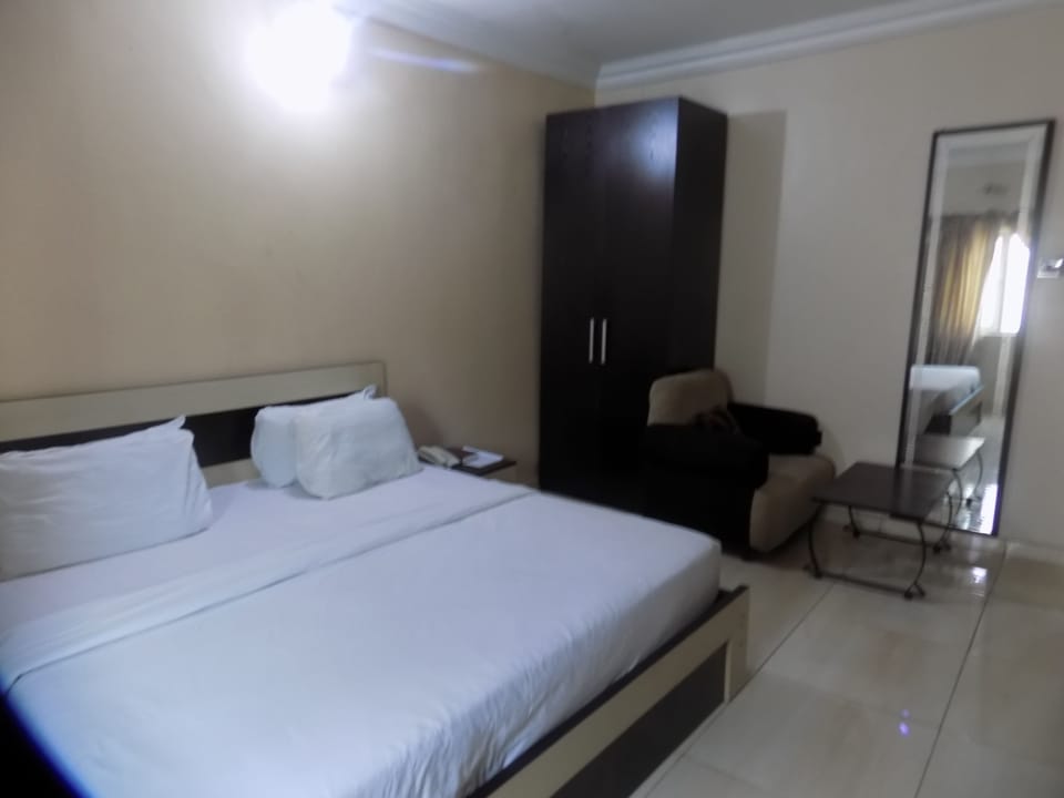 Deluxe Double Room, 1 Queen Bed | Free WiFi, bed sheets