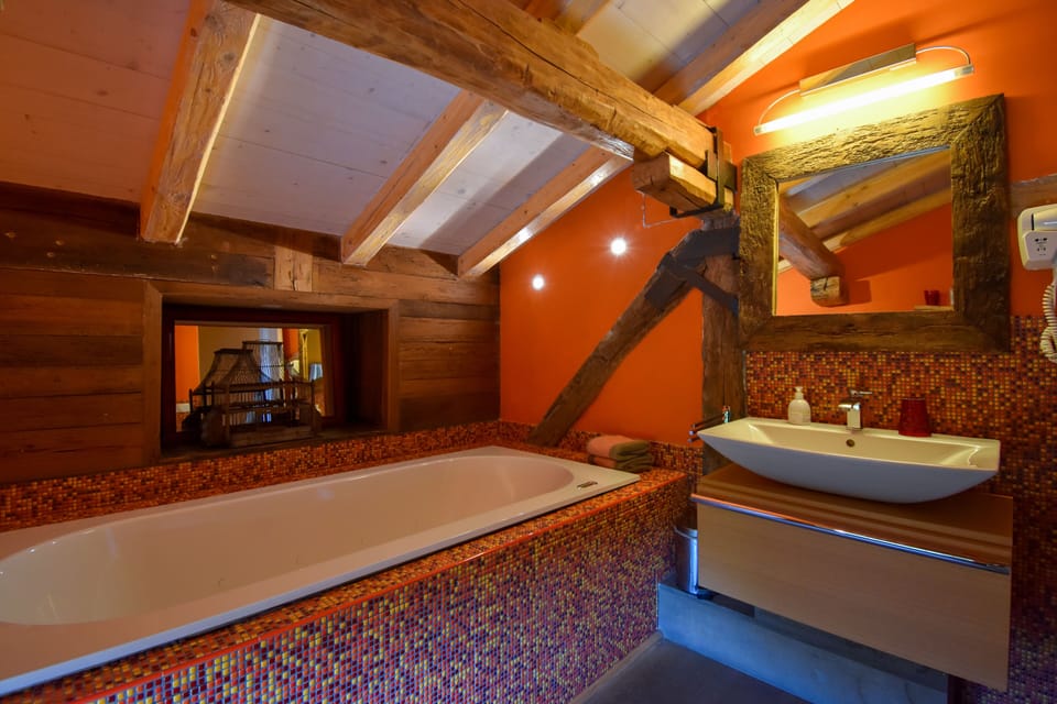 Suite, Jetted Tub (Mansarda) | Bathroom | Eco-friendly toiletries, hair dryer, slippers, bidet