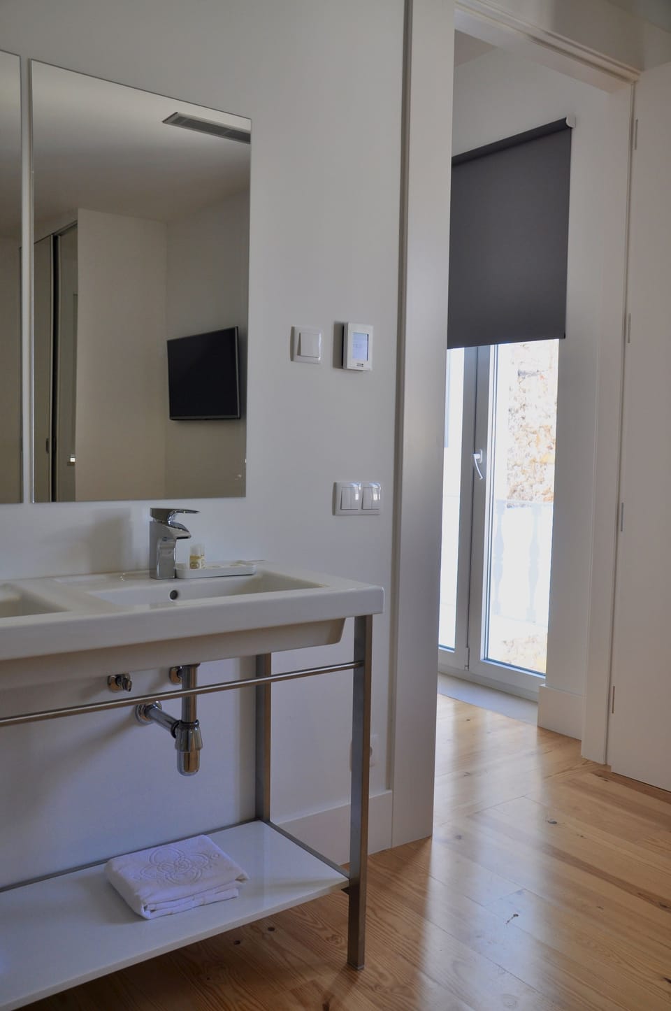 Suite | Bathroom | Hair dryer, towels