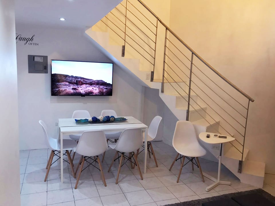 Apartment, Multiple Beds | Living area | Flat-screen TV