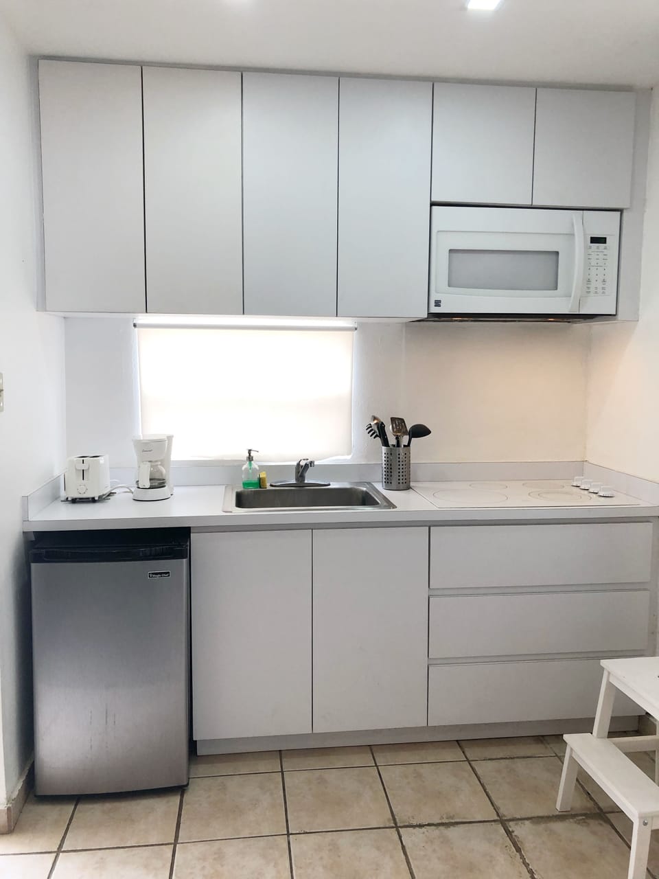 Studio, Multiple Beds | Private kitchen | Fridge, microwave, stovetop, coffee/tea maker