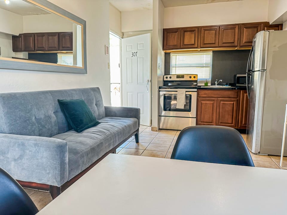 Apartment, 2 Bedrooms | In-room dining