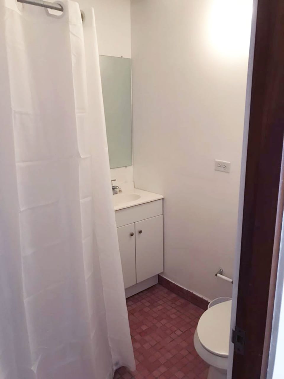 Deluxe Room (201) | Bathroom | Shower, hair dryer, towels