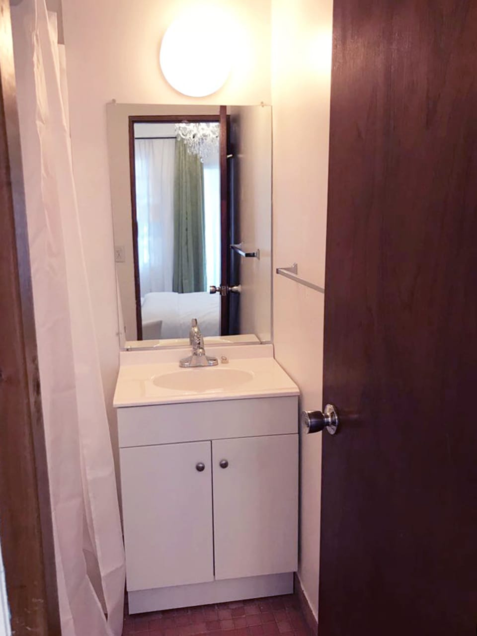 Deluxe Room (201) | Bathroom sink
