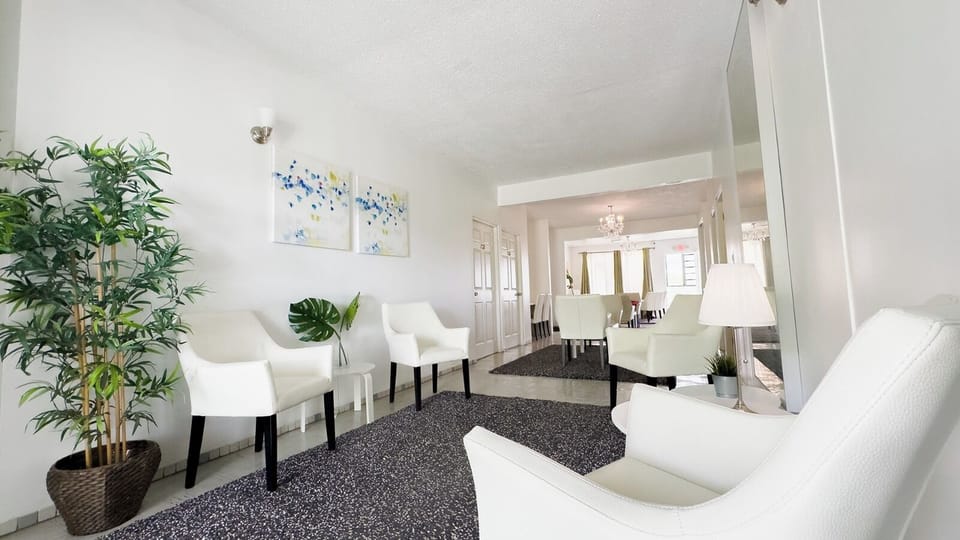 Deluxe Room | Living area | Flat-screen TV