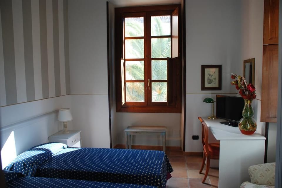 Triple Room | Egyptian cotton sheets, premium bedding, in-room safe, desk