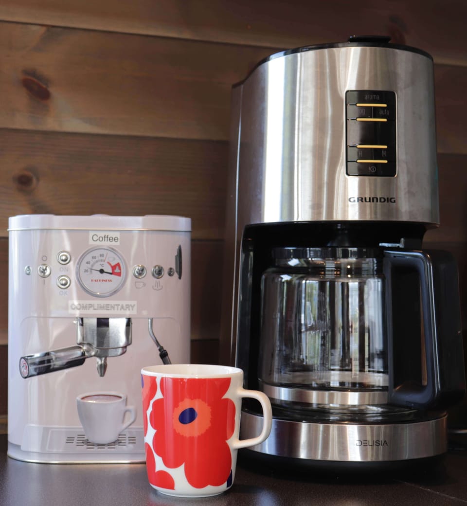 Cabin, 4 Bedrooms | Coffee and/or coffee maker