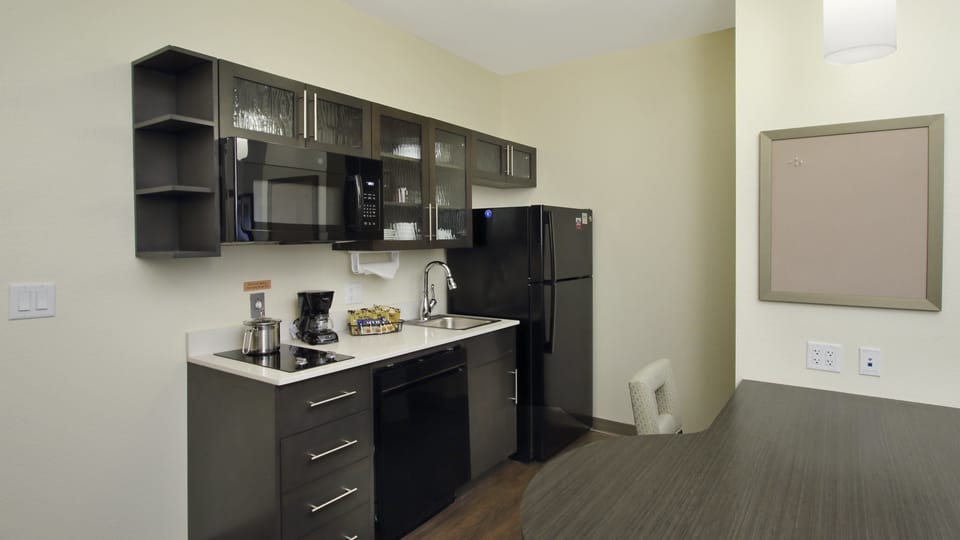 Suite, 1 Bedroom | Desk, laptop workspace, blackout drapes, cribs (free)
