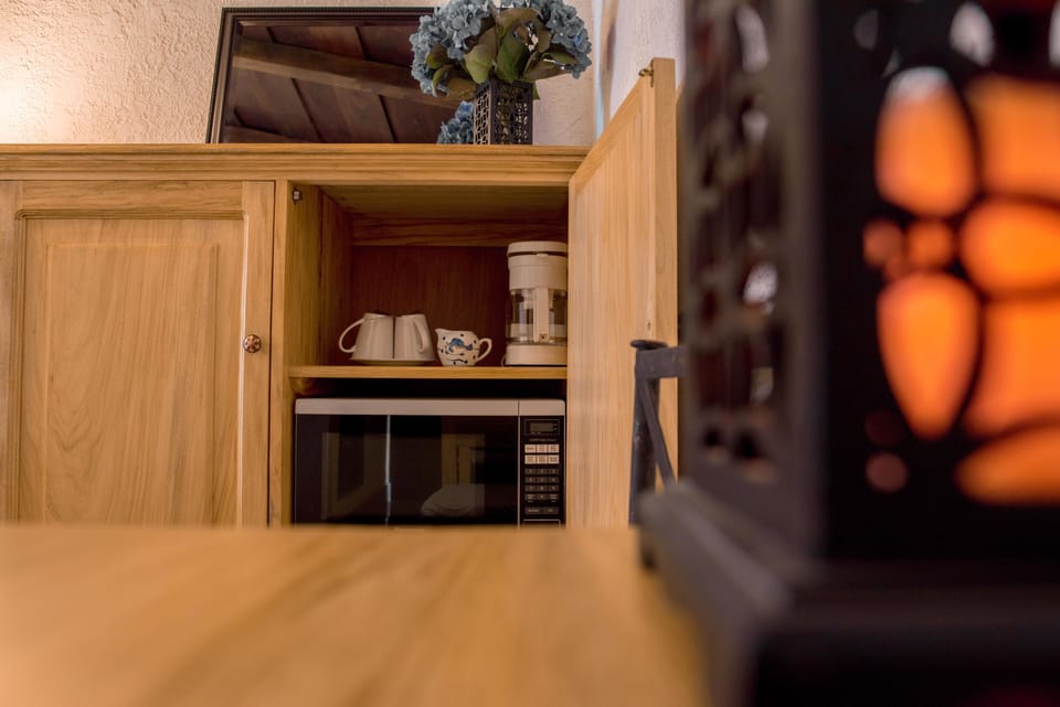 Comfort Room, Multiple Beds (King) | Coffee and/or coffee maker