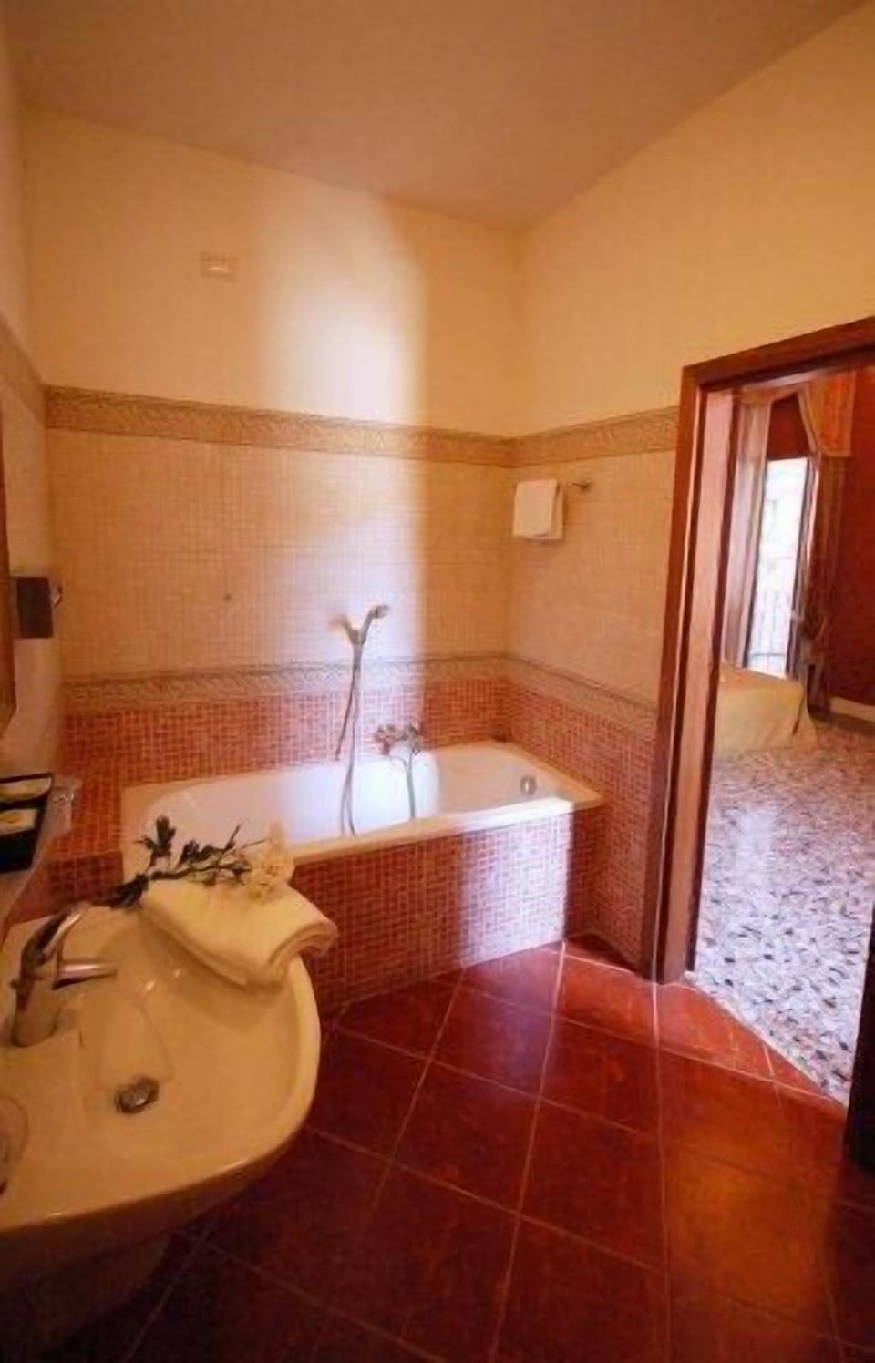 Junior Studio Suite | Bathroom | Free toiletries, hair dryer, bidet, towels