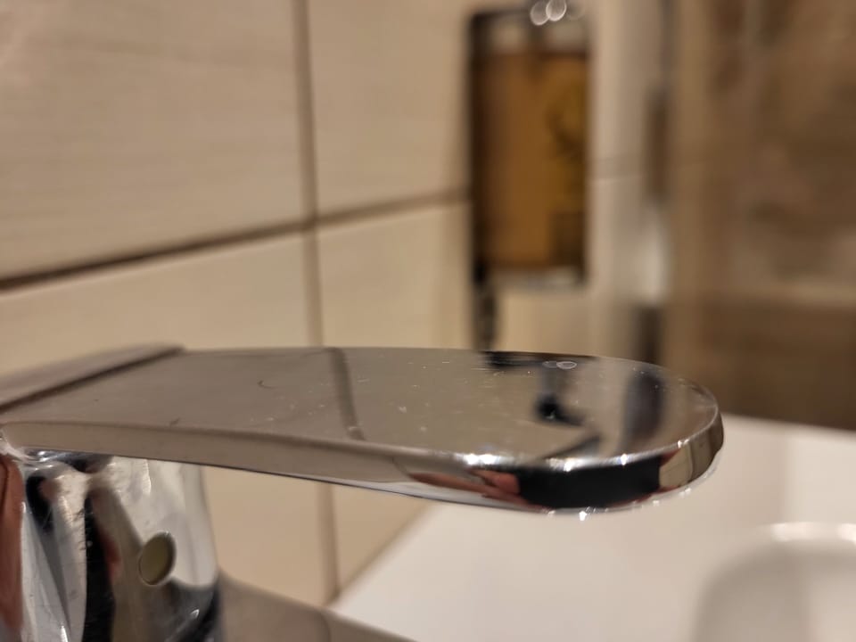 Economy Double Room | Bathroom | Shower, rainfall showerhead, hair dryer, bidet