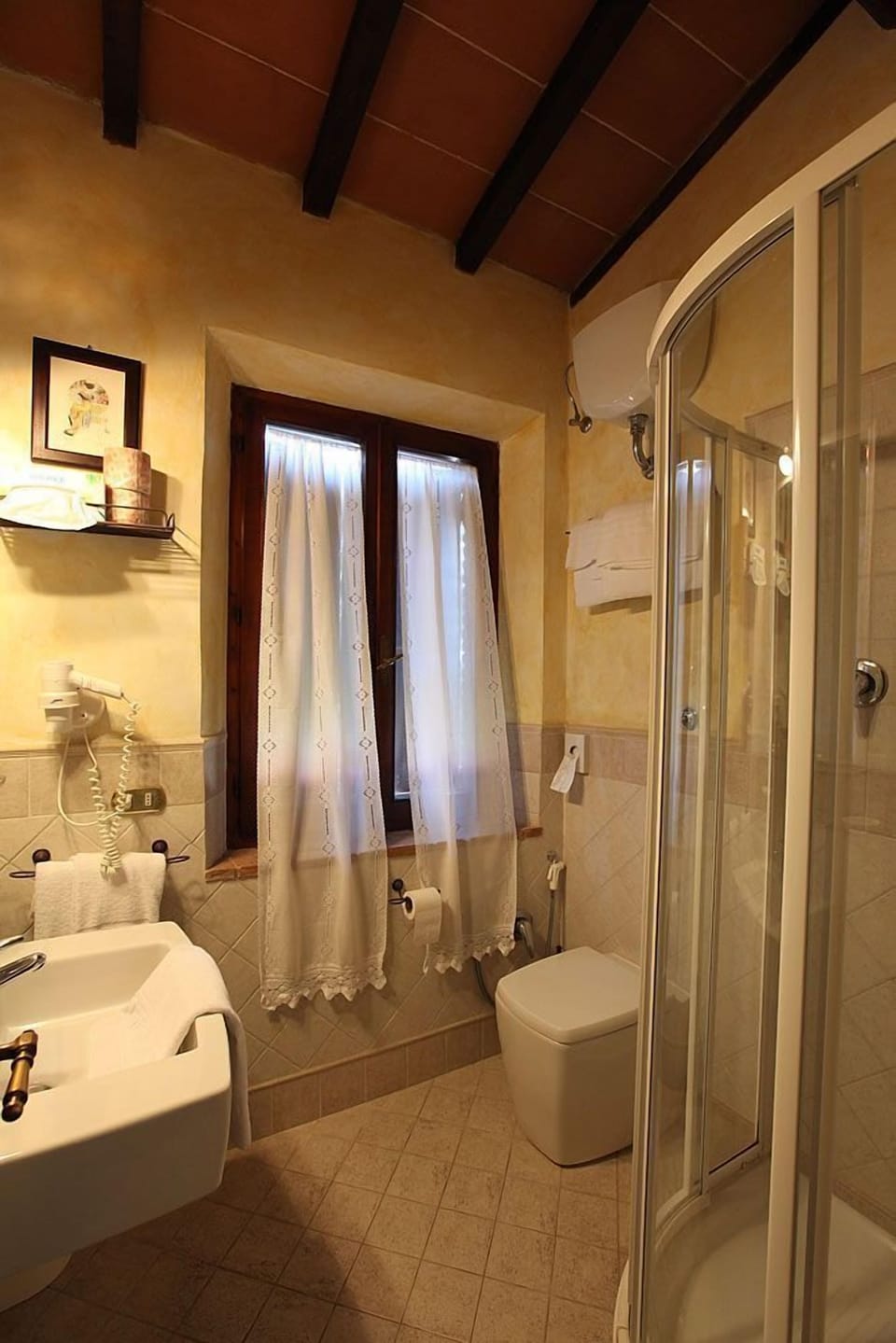 xxDouble Room | Bathroom | Shower, free toiletries, hair dryer, bidet