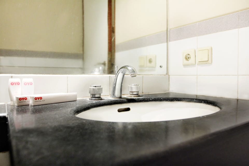 Standard Double Room | Bathroom | Shower, towels