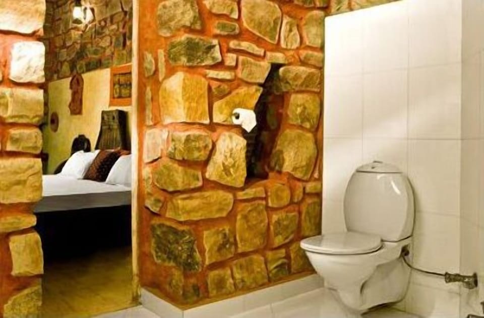 Cottage (Garden) | Bathroom | Shower, hair dryer, slippers, towels