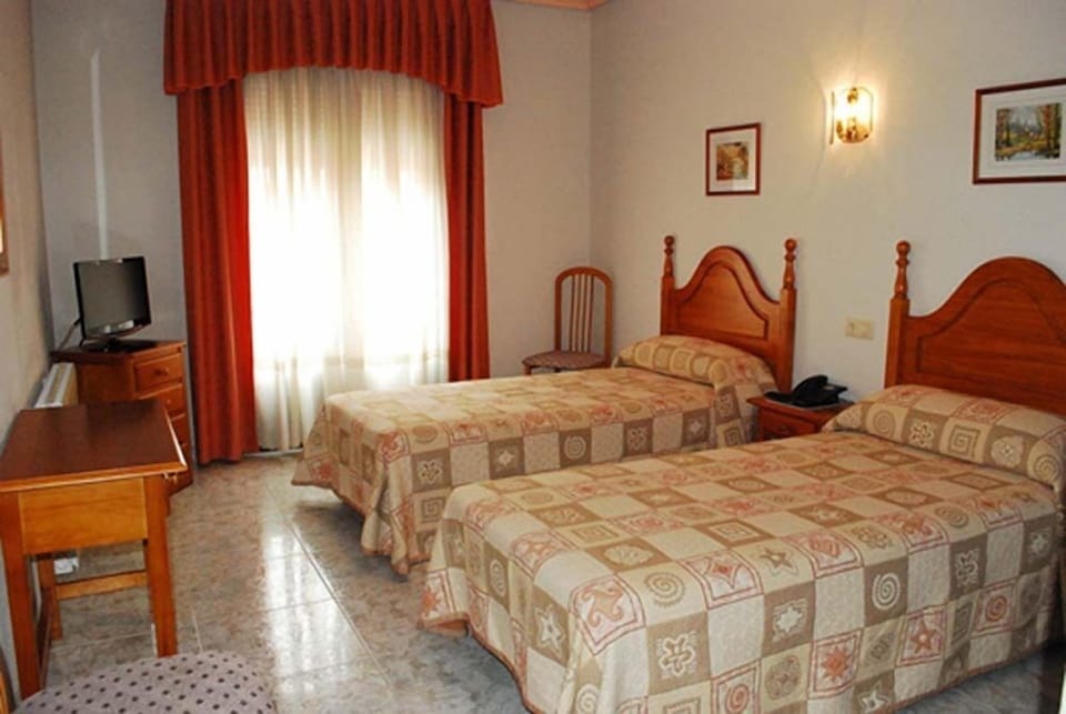 Twin Room, 2 Twin Beds, Non Smoking | Free WiFi, bed sheets