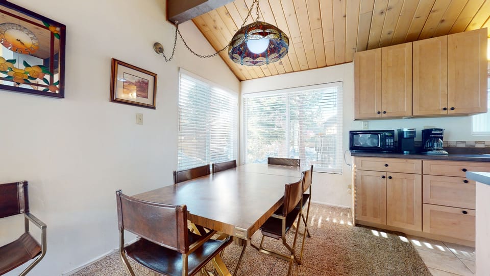 Condo, 2 Bedrooms | Dining