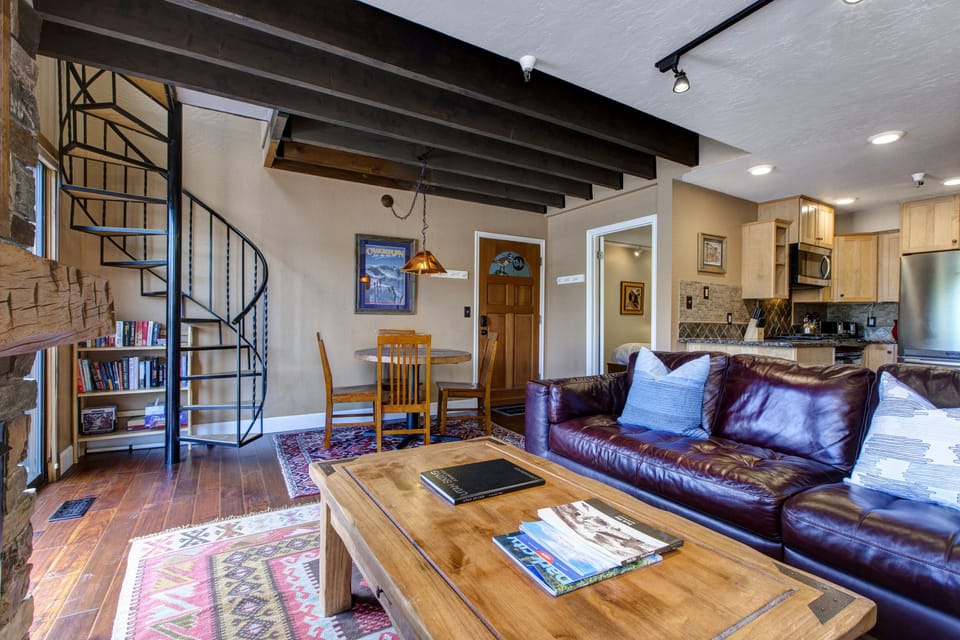 Condo, 3 Bedrooms | Interior