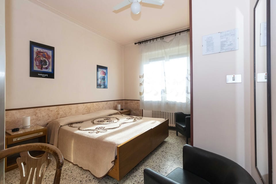 Double Room, 1 Queen Bed | Desk, free WiFi, bed sheets