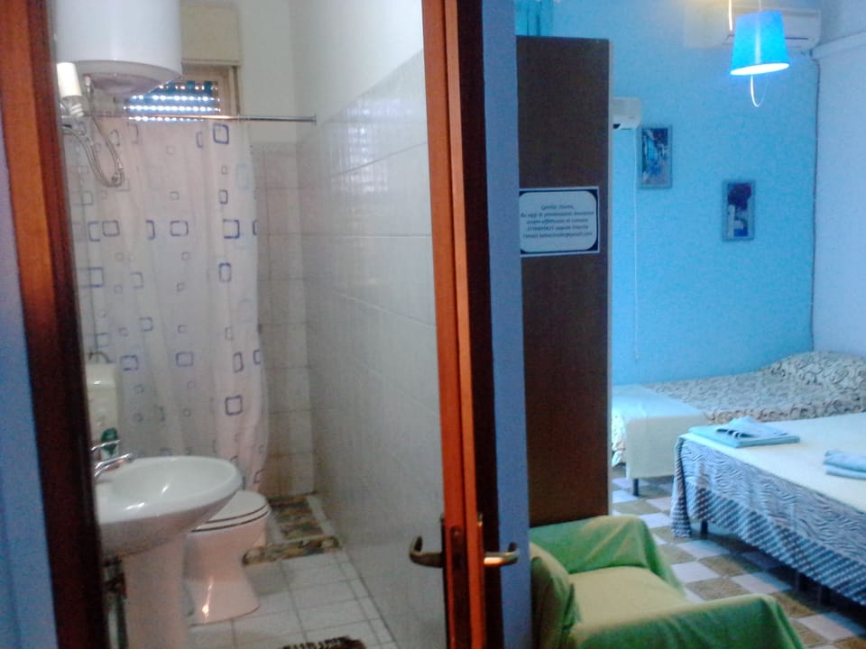 Quadruple Room, Multiple Beds, Non Smoking | Soundproofing, free WiFi, bed sheets