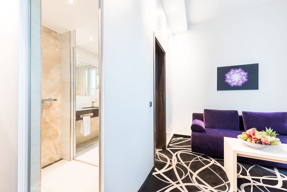 Junior Suite | In-room safe, blackout drapes, soundproofing, WiFi (free)
