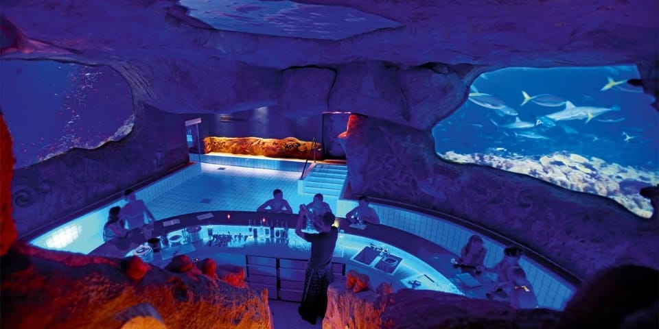 Poolside bar