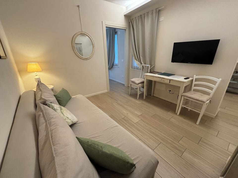 Classic Apartment, 1 Bedroom | Living area