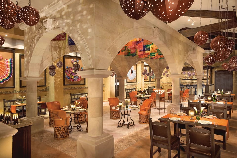 9 restaurants; breakfast, lunch, and dinner served