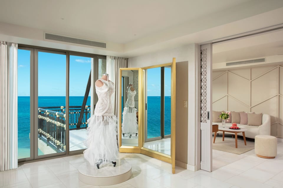 Preferred Club Ocean Front Bridal Suite | Free minibar, in-room safe, desk, laptop workspace