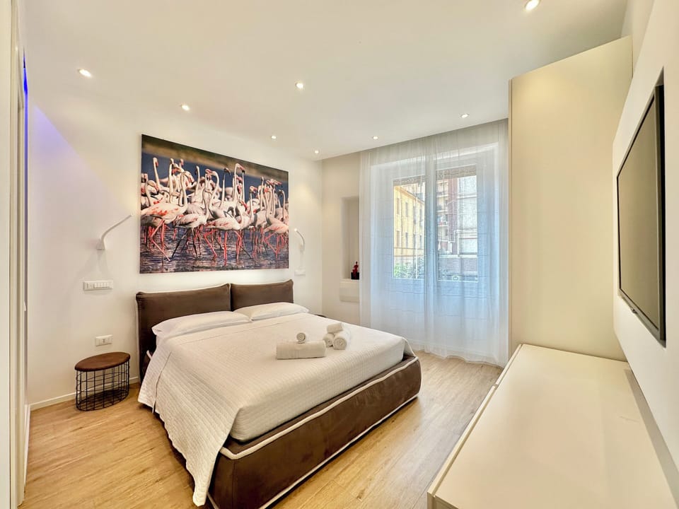 Deluxe Room | In-room safe, desk, blackout drapes, soundproofing