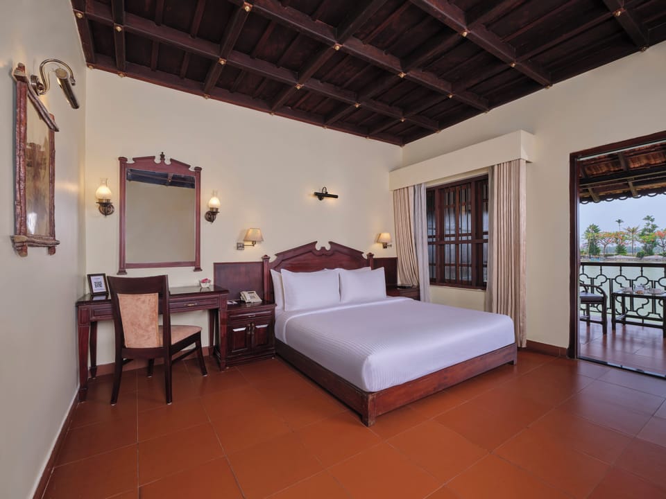 Water Front Heritage Cottage with Balcony | Egyptian cotton sheets, minibar, in-room safe, desk
