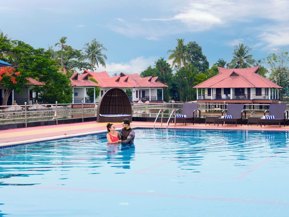 Sterling Lake Palace Alleppey Hotel in Alappuzha