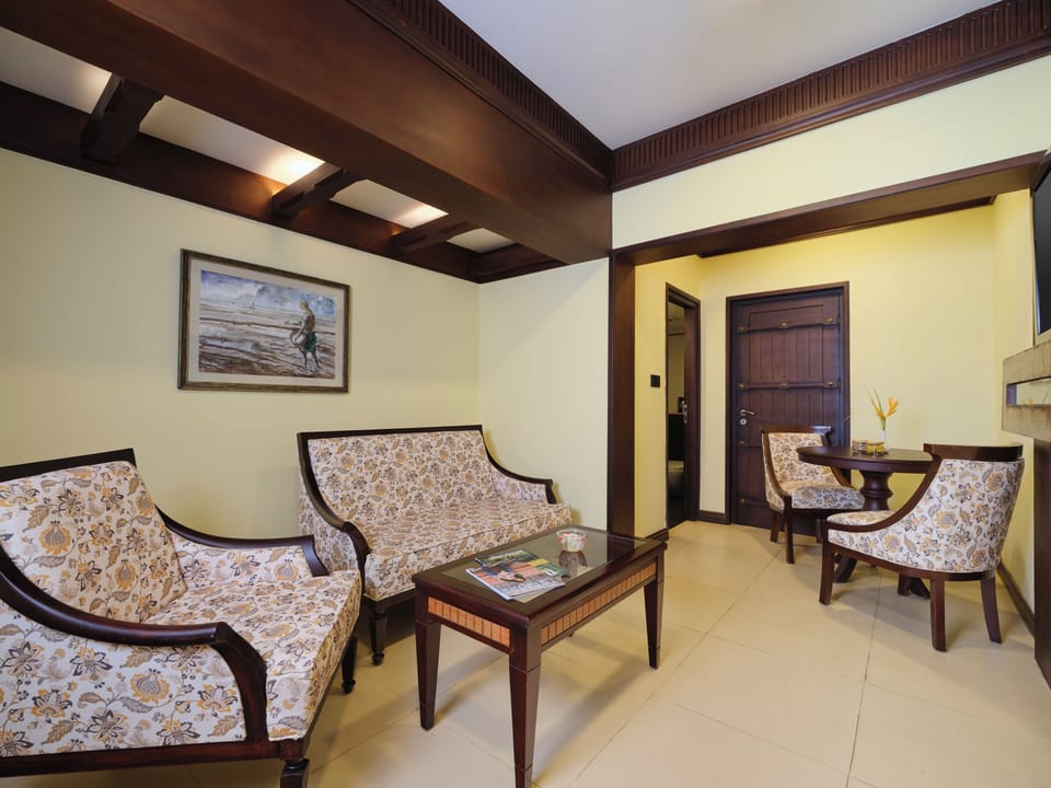 Lake View Suite with Balcony | Egyptian cotton sheets, minibar, in-room safe, desk