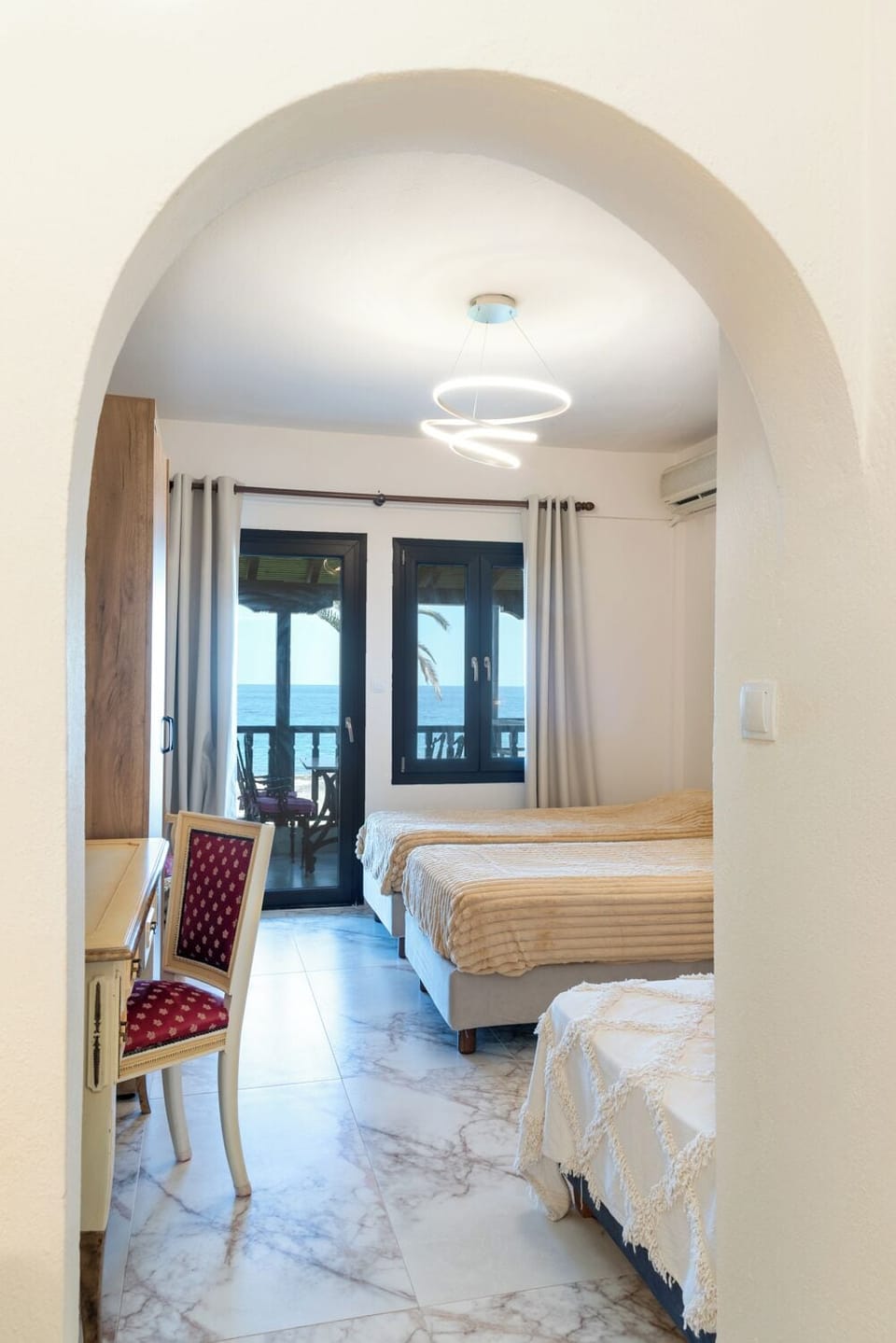Large 2 Bedroom Sea Collection | Beach/ocean view