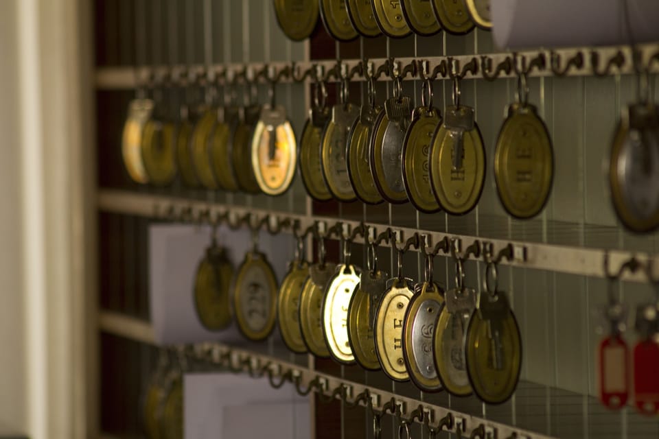 Check-in/check-out kiosk