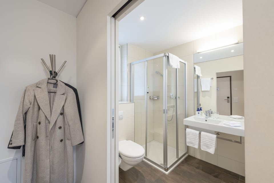 Comfort Double Room, 1 Double Bed, Balcony, Mountain View | Bathroom | Shower, hair dryer, towels