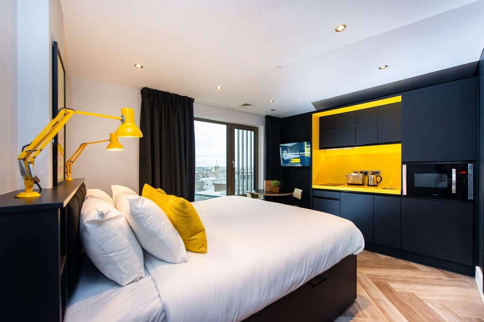 Studio Apartment (Accessible) | Desk, iron/ironing board, free WiFi, bed sheets